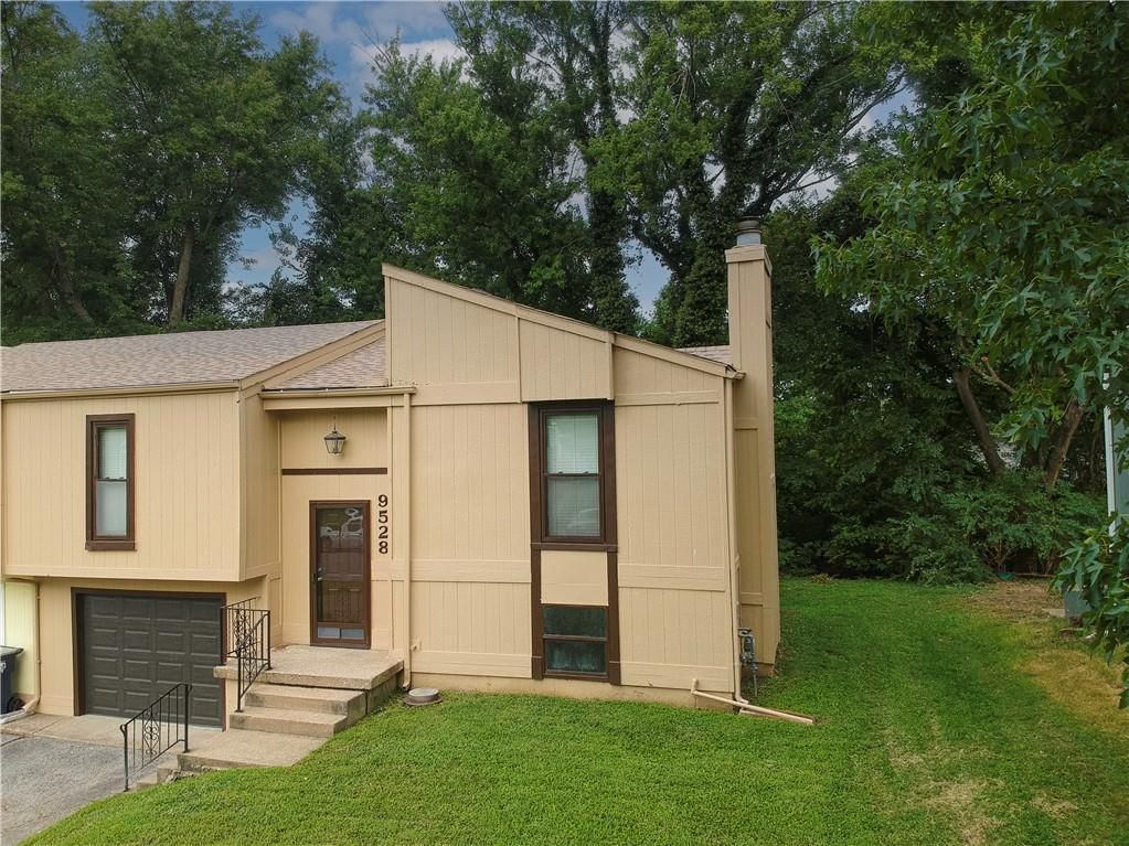 9528 Manning Avenue — photo 3