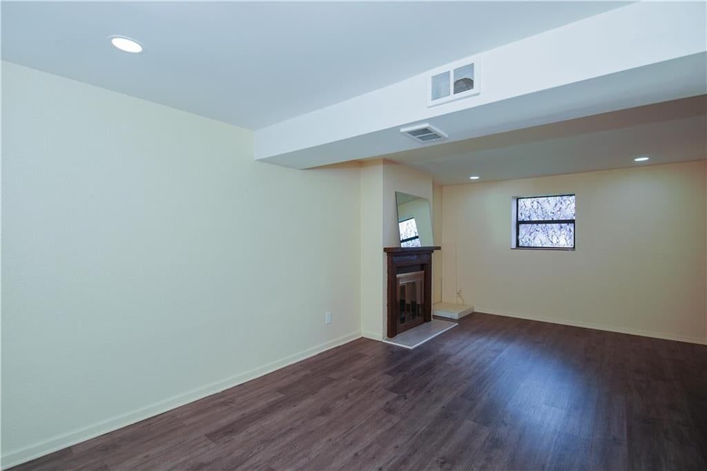 9528 Manning Avenue — photo 6