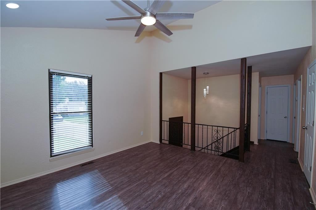 9528 Manning Avenue — photo 9