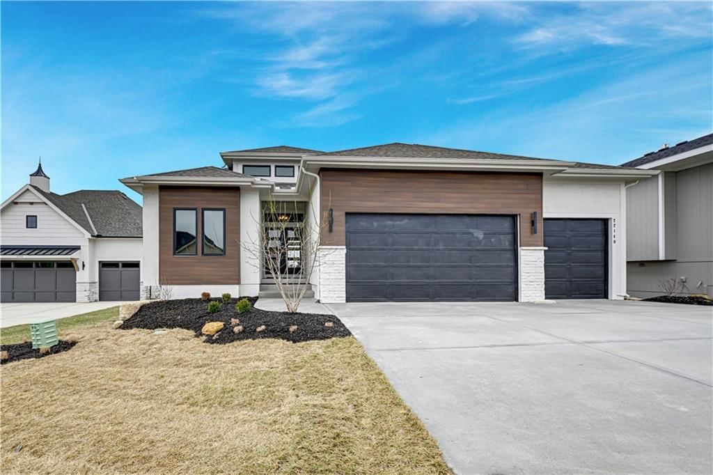 24980 W 98th Place, Lenexa, KS