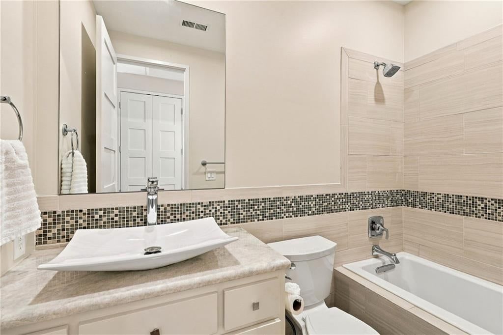 10239 N Kansas Avenue — photo 7