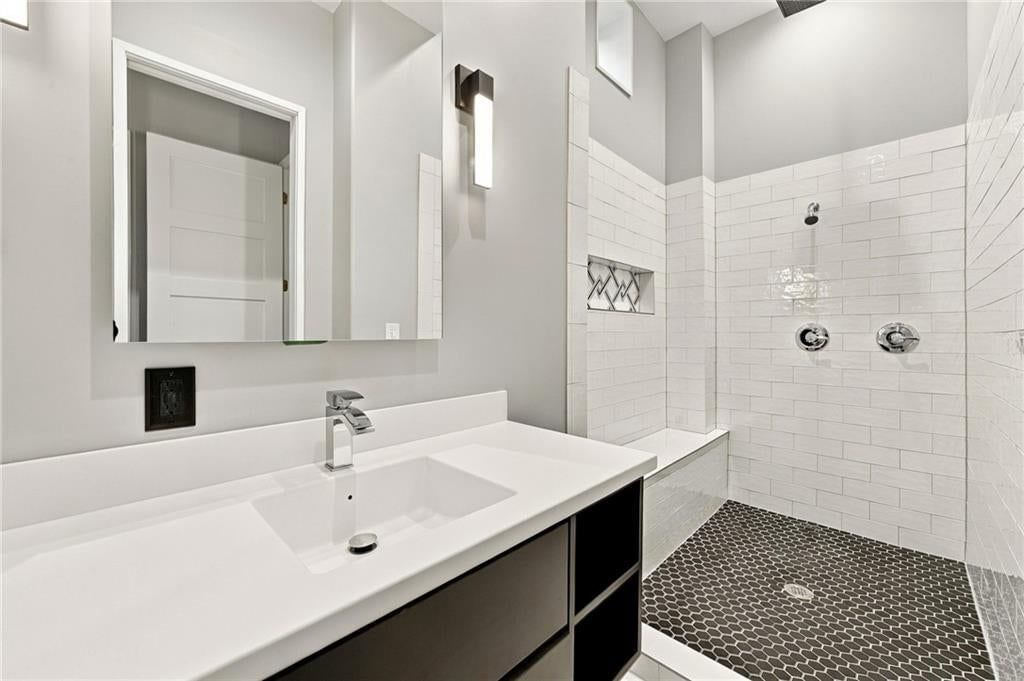10239 N Kansas Avenue — photo 46