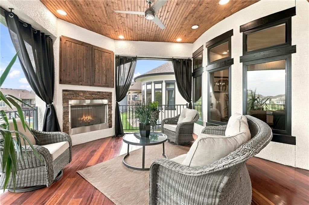 10239 N Kansas Avenue — photo 72