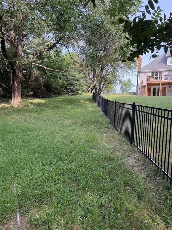 Fenced yard at 12021 Country Club Court, Parkville, MO 64152