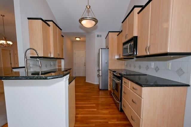 6406 W 134th Terrace — photo 2