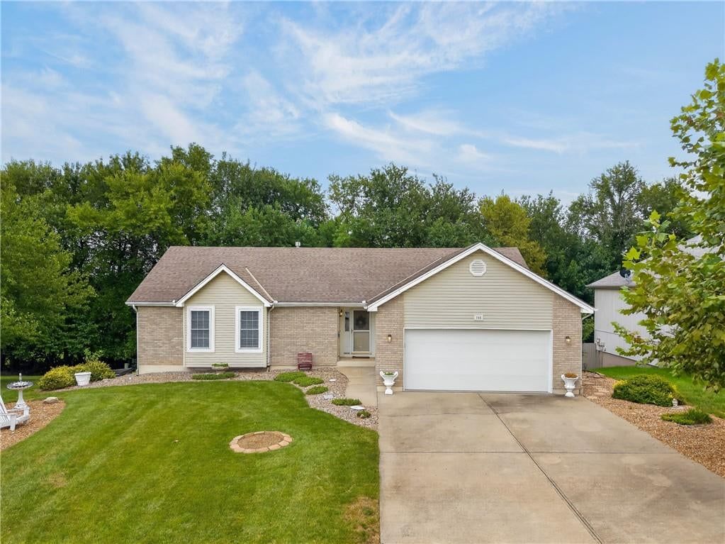 705 Pine Crest Avenue, Kearney, MO