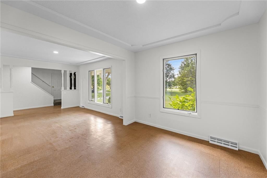 Photo 10 of 70 - 905 S Lincoln Avenue, Raymore, MO 64083