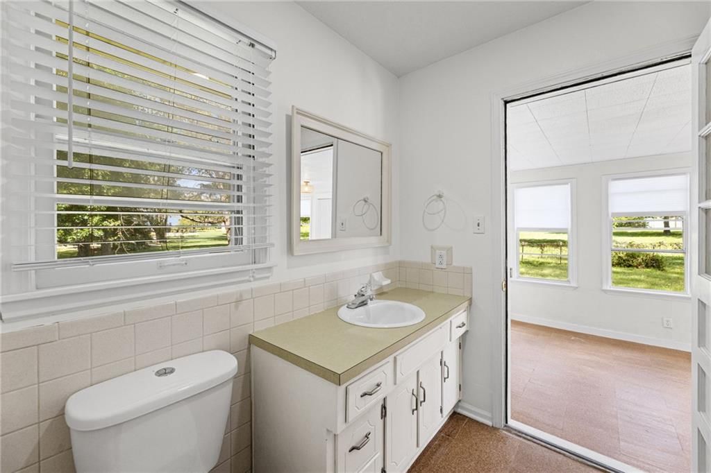 Photo 13 of 70 - 905 S Lincoln Avenue, Raymore, MO 64083