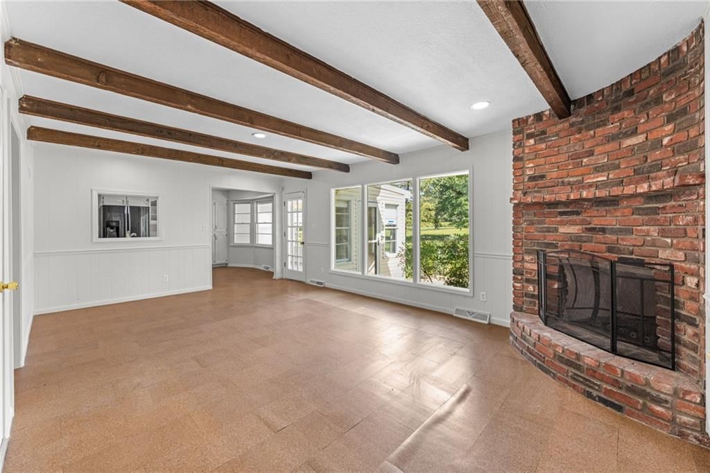 Photo 17 of 70 - 905 S Lincoln Avenue, Raymore, MO 64083