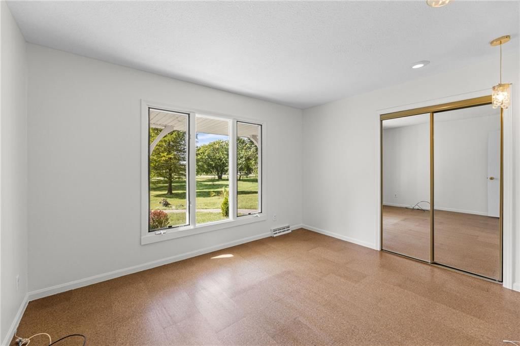 Photo 22 of 70 - 905 S Lincoln Avenue, Raymore, MO 64083
