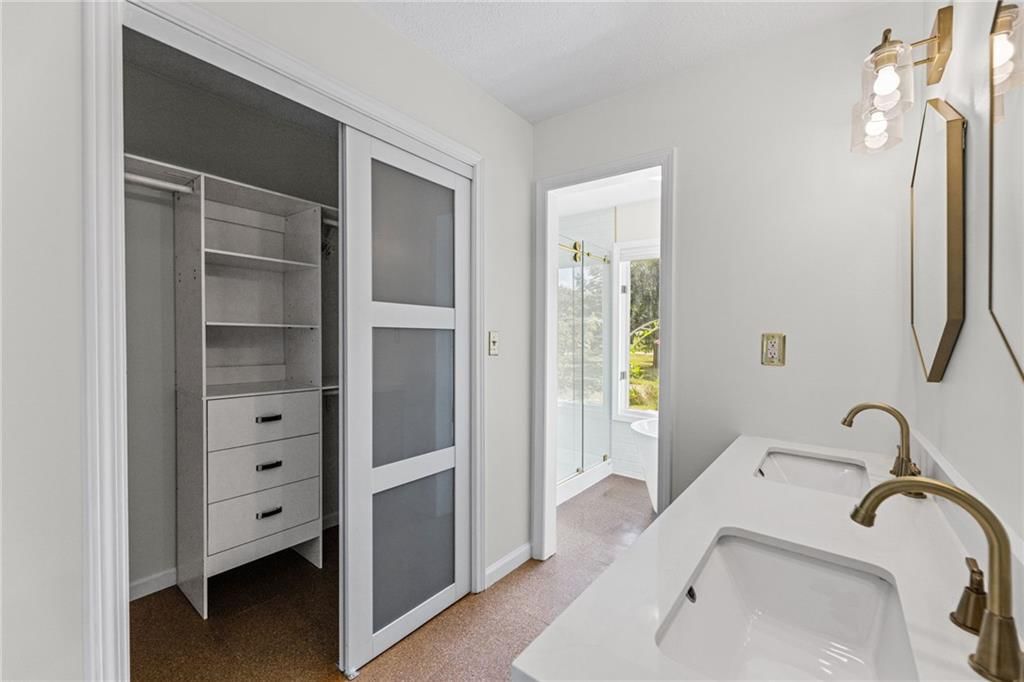 Photo 24 of 70 - 905 S Lincoln Avenue, Raymore, MO 64083