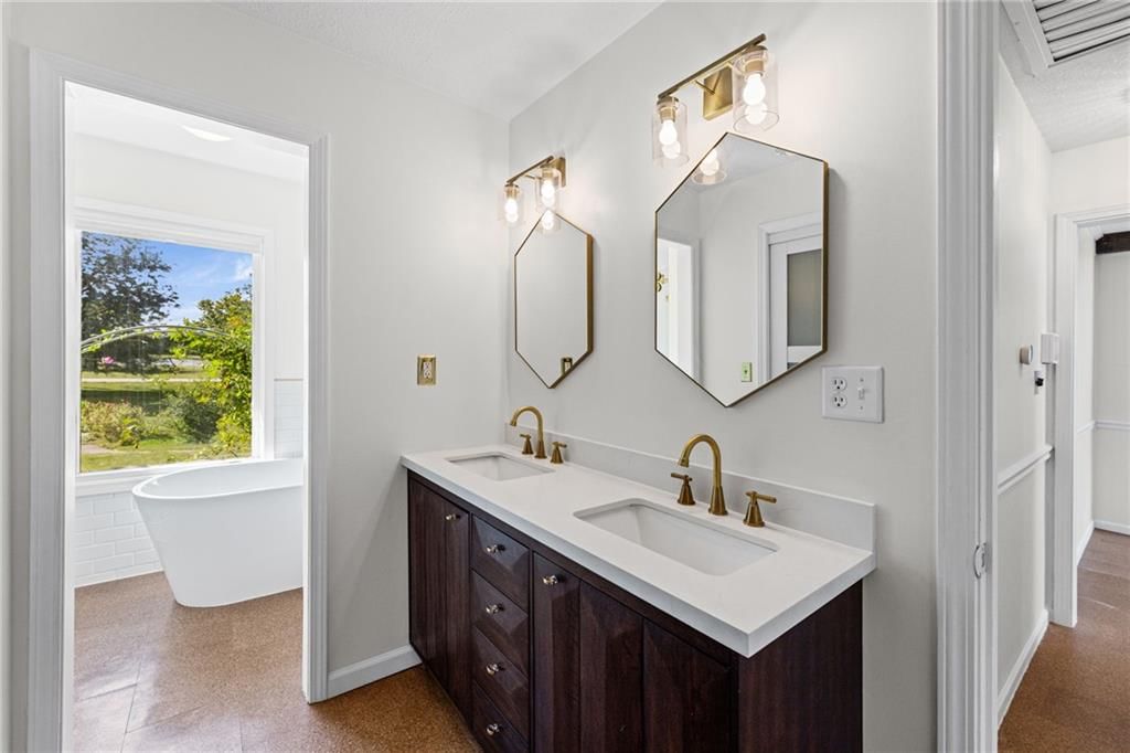 Photo 25 of 70 - 905 S Lincoln Avenue, Raymore, MO 64083