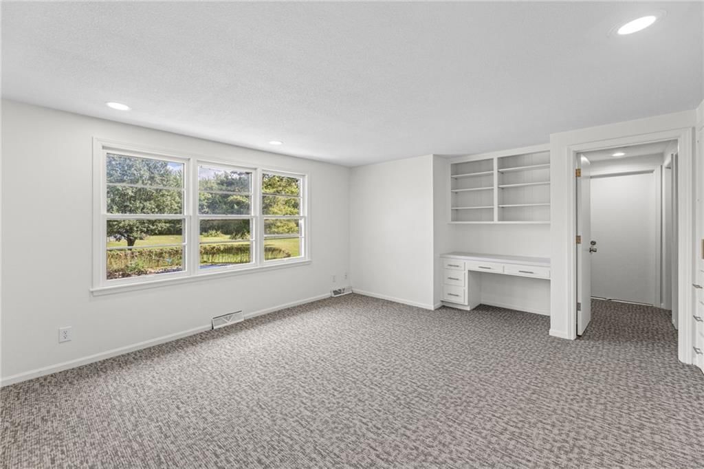 Photo 28 of 70 - 905 S Lincoln Avenue, Raymore, MO 64083