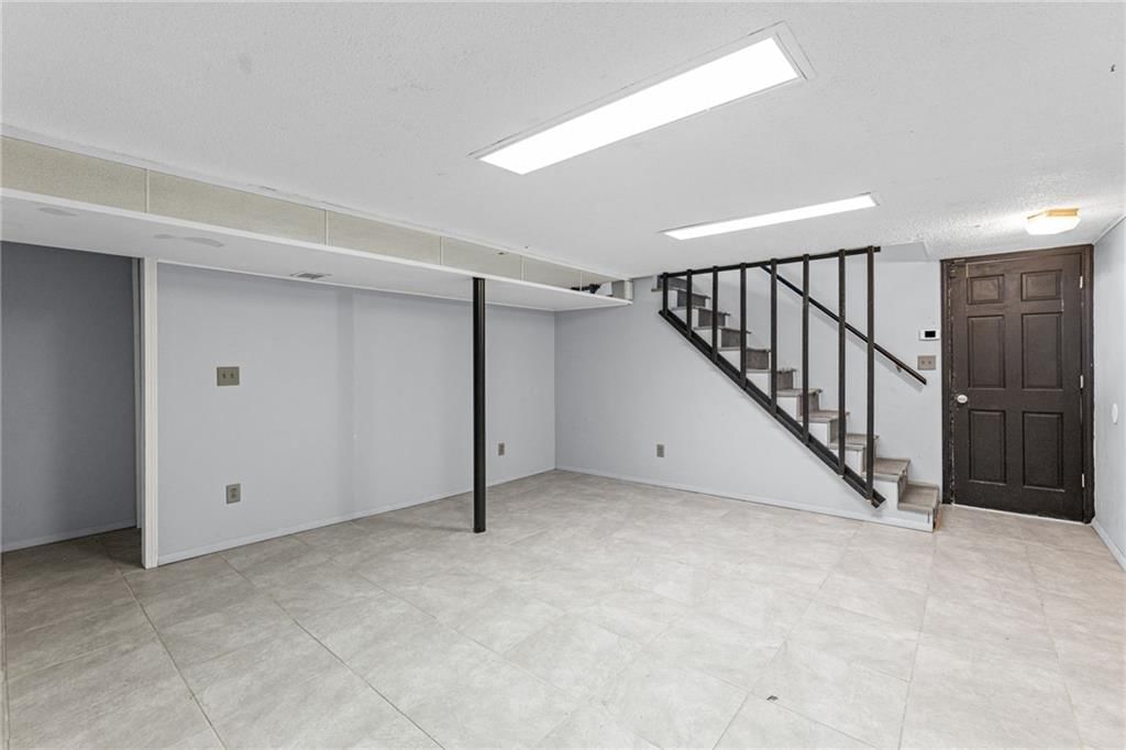 Photo 33 of 70 - 905 S Lincoln Avenue, Raymore, MO 64083
