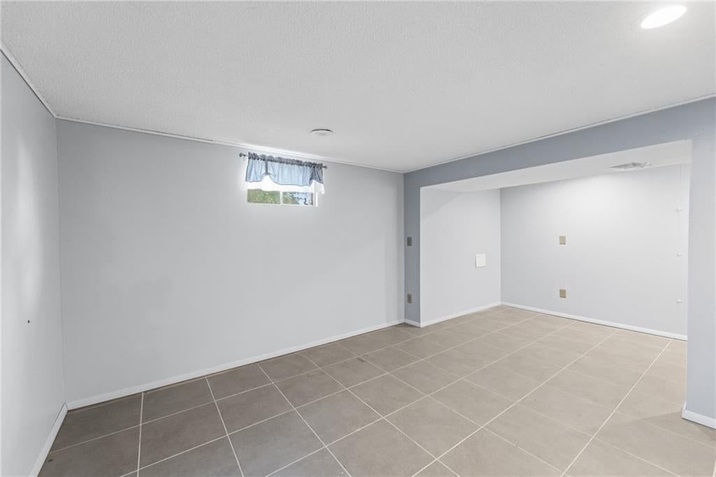 Photo 34 of 70 - 905 S Lincoln Avenue, Raymore, MO 64083