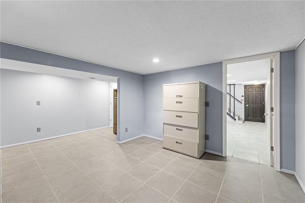 Photo 35 of 70 - 905 S Lincoln Avenue, Raymore, MO 64083