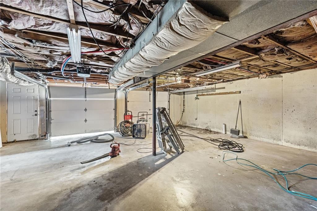 Photo 37 of 70 - 905 S Lincoln Avenue, Raymore, MO 64083