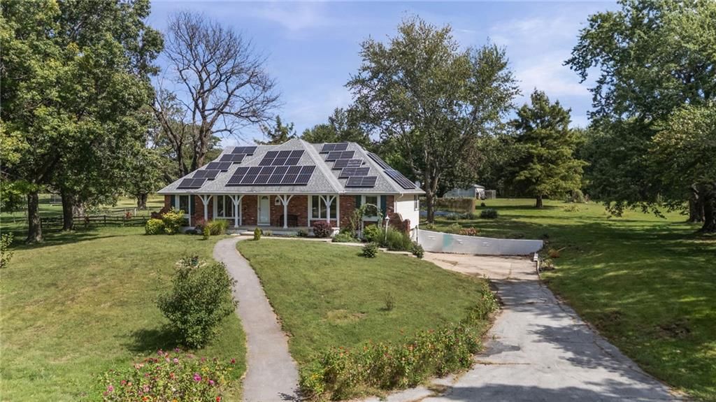 Photo 42 of 70 - 905 S Lincoln Avenue, Raymore, MO 64083
