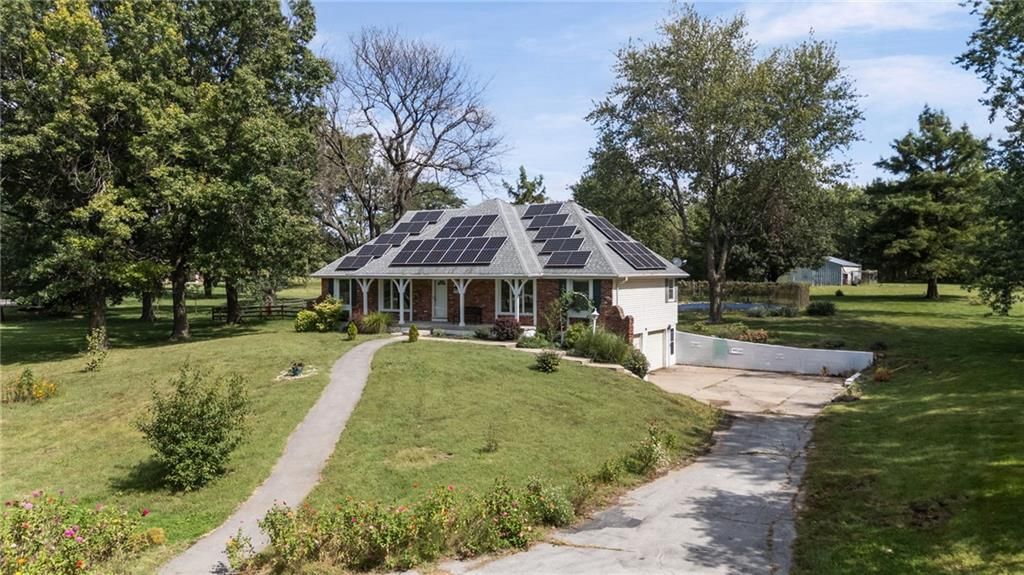 Photo 44 of 70 - 905 S Lincoln Avenue, Raymore, MO 64083