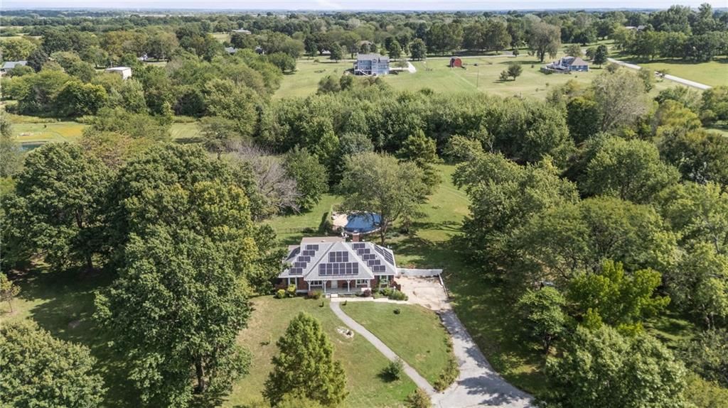 Photo 47 of 70 - 905 S Lincoln Avenue, Raymore, MO 64083