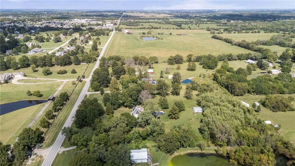 Photo 51 of 70 - 905 S Lincoln Avenue, Raymore, MO 64083