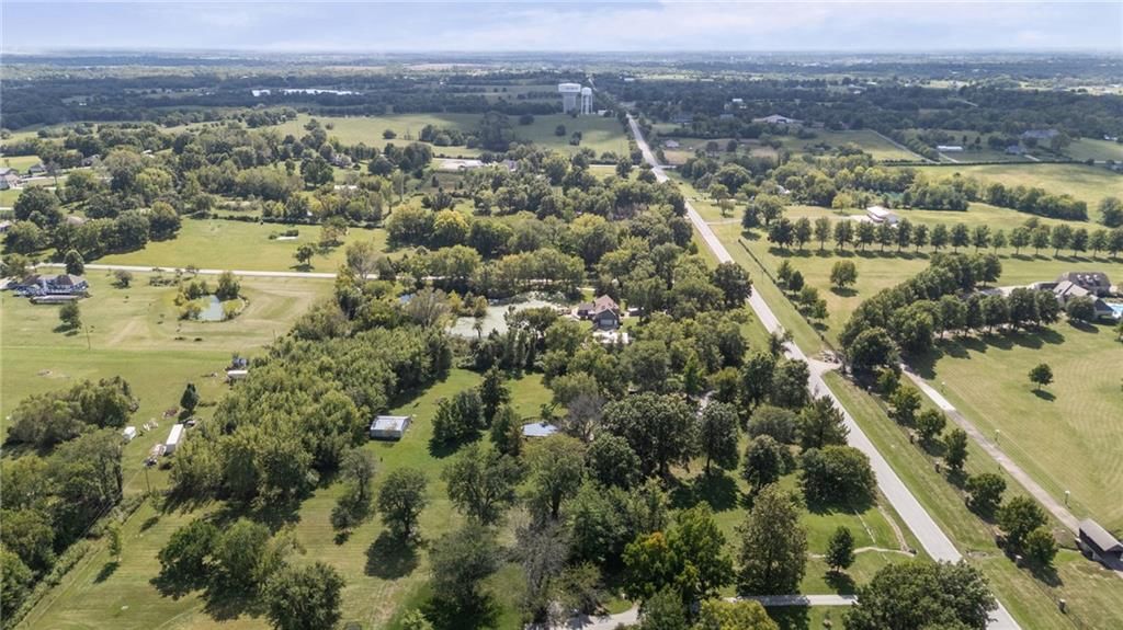 Photo 54 of 70 - 905 S Lincoln Avenue, Raymore, MO 64083