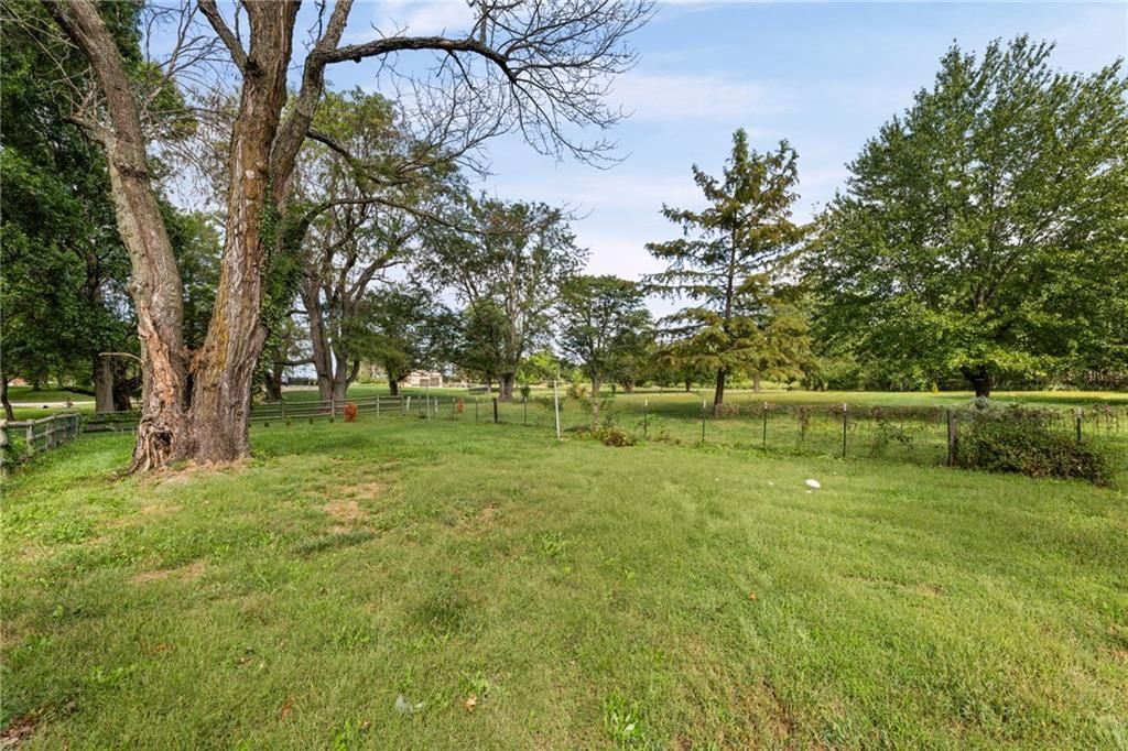 Photo 62 of 70 - 905 S Lincoln Avenue, Raymore, MO 64083