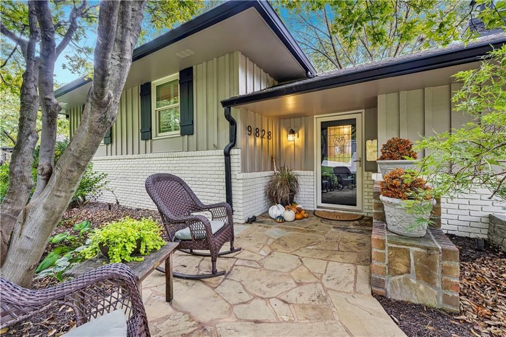 9828 Sagamore Road, Leawood, KS