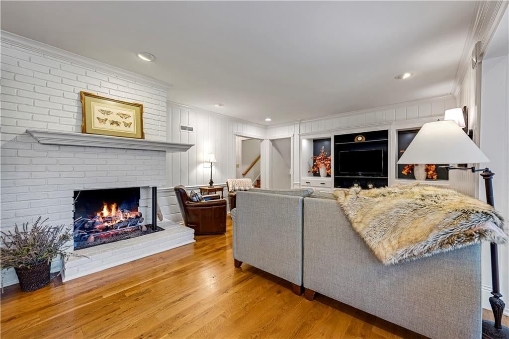 9828 Sagamore Road, Leawood, KS