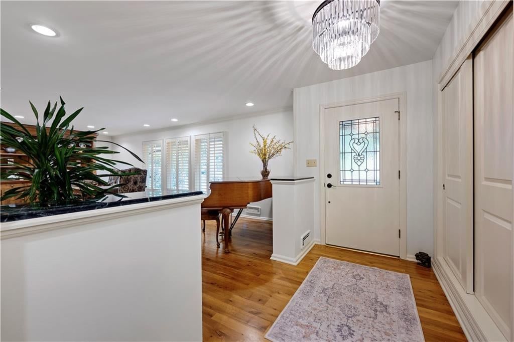 9828 Sagamore Road, Leawood, KS: listing photo 2