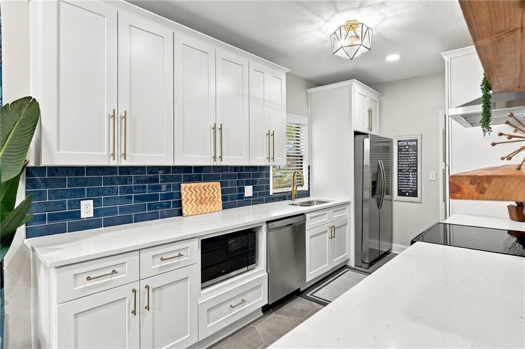 700 E 43rd Street, Kansas City, MO: listing photo 3
