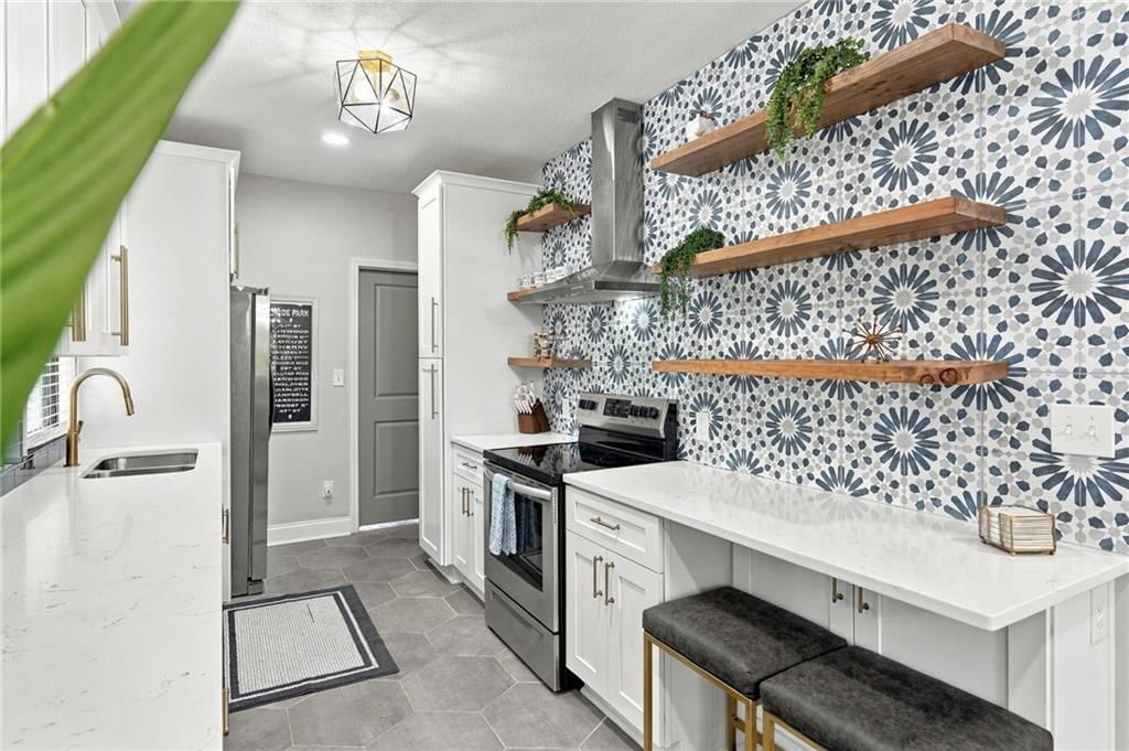 700 E 43rd Street, Kansas City, MO: listing photo 2
