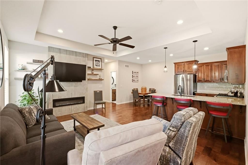 1327 N 158th Terrace, Basehor, KS: listing photo 2