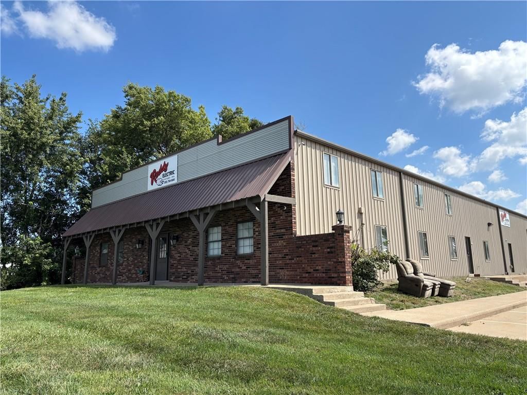 15385 US 169 Highway S — photo 2