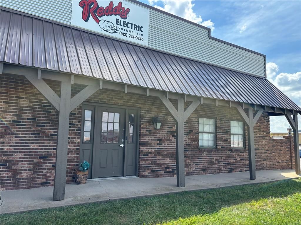 15385 US 169 Highway S — photo 3