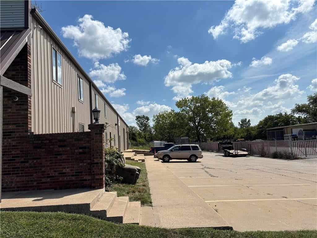 15385 US 169 Highway S — photo 4