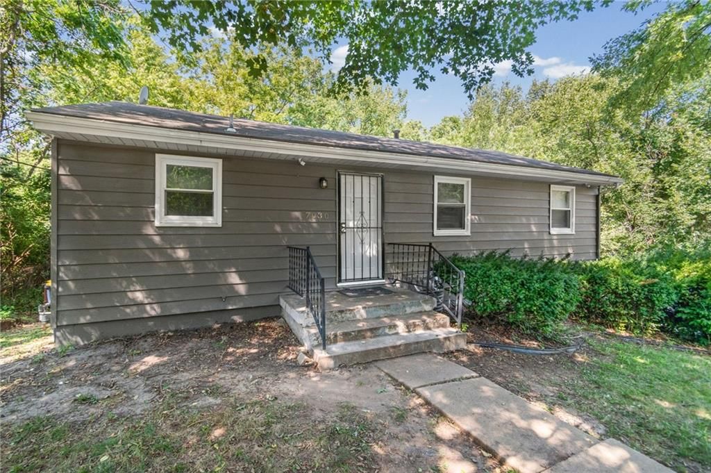 7030 MANCHESTER Avenue — photo 2
