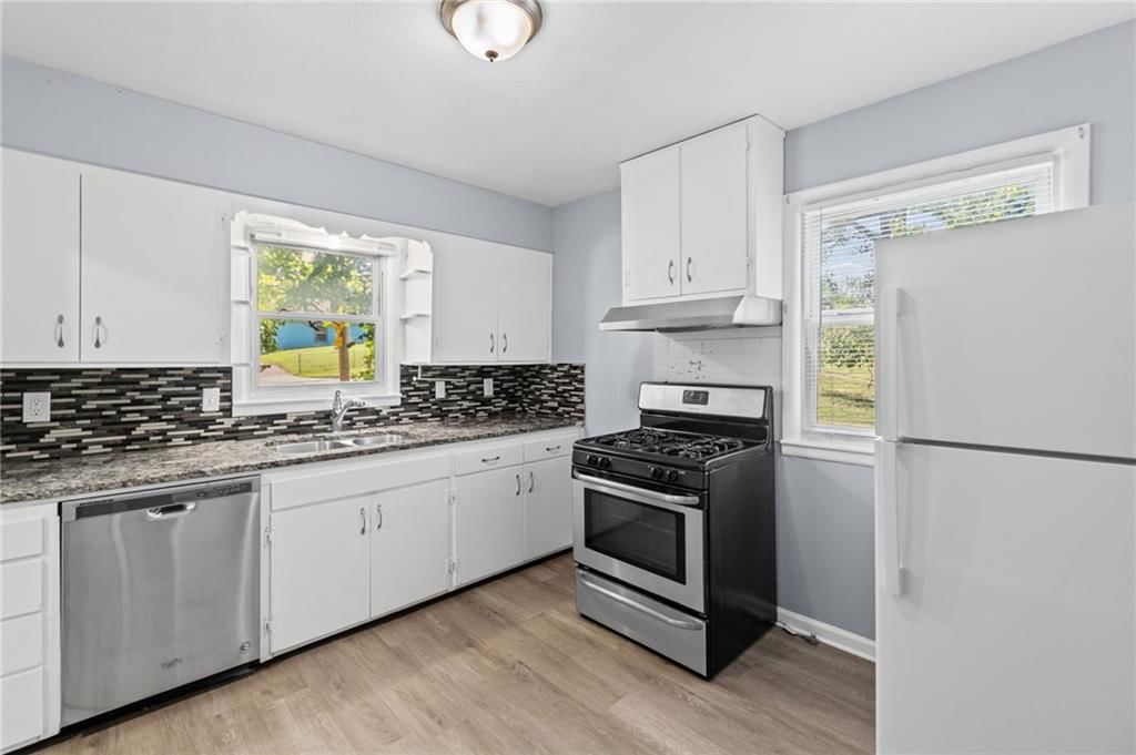 7030 MANCHESTER Avenue — photo 7