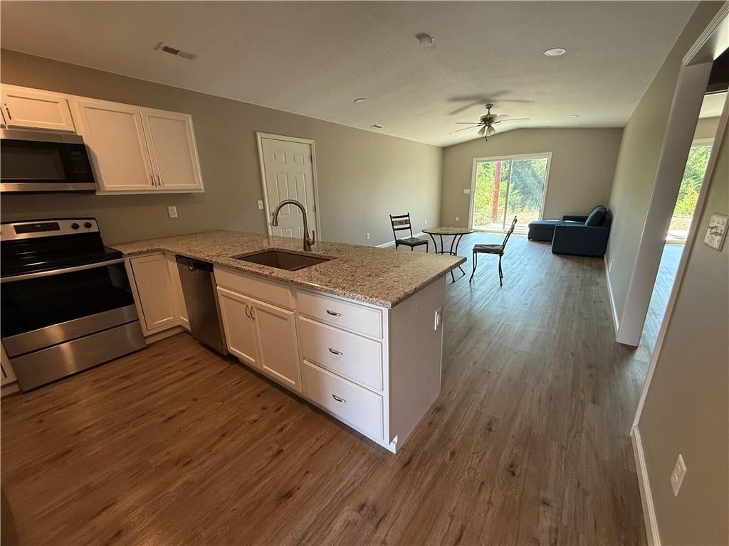 2 Illinois Drive — photo 7