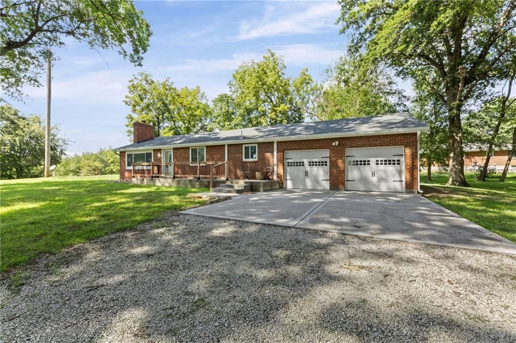 301 N 169 Highway, Smithville, MO: listing photo 2