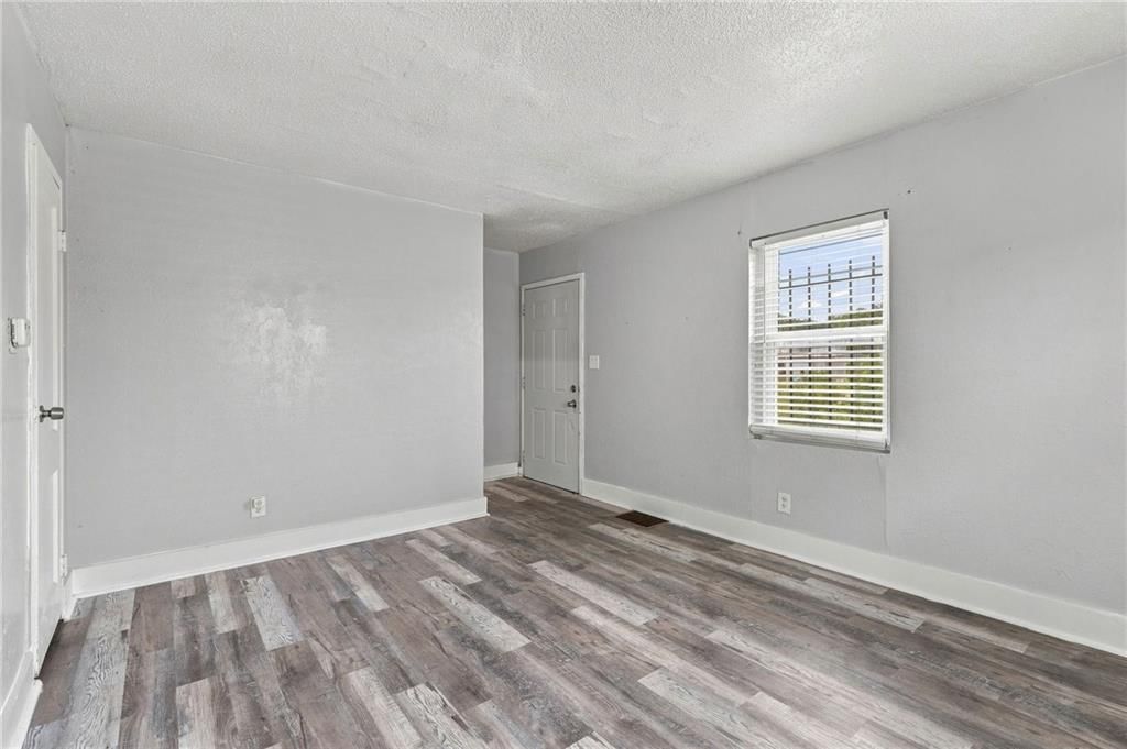 2113-2115 Askew Avenue — photo 4