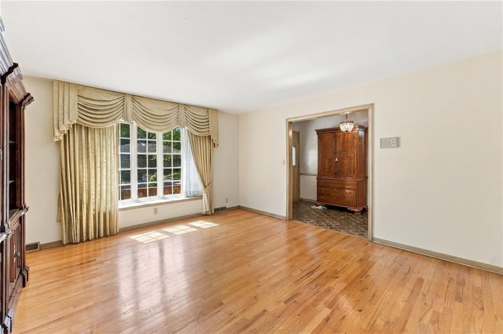 306 NW Lincolnwood Drive — photo 7