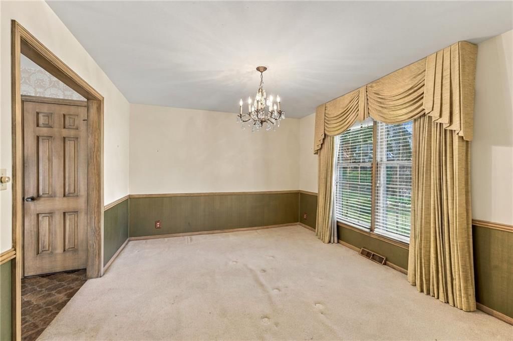 306 NW Lincolnwood Drive — photo 8