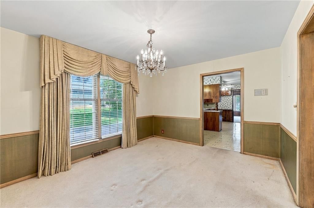 306 NW Lincolnwood Drive — photo 9