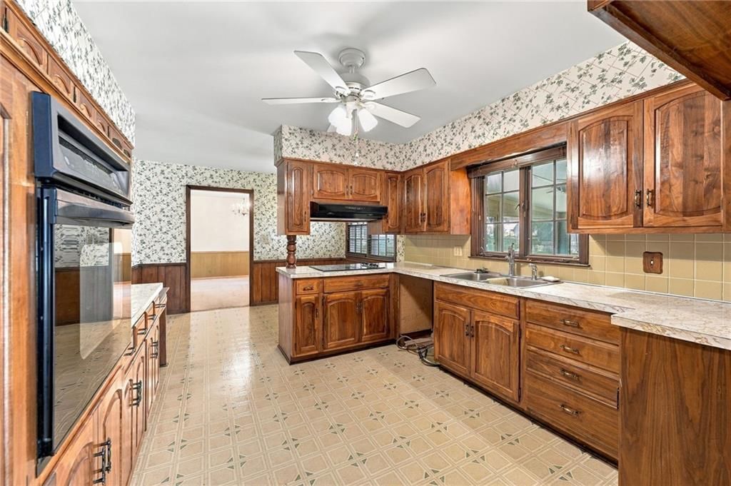 306 NW Lincolnwood Drive — photo 11