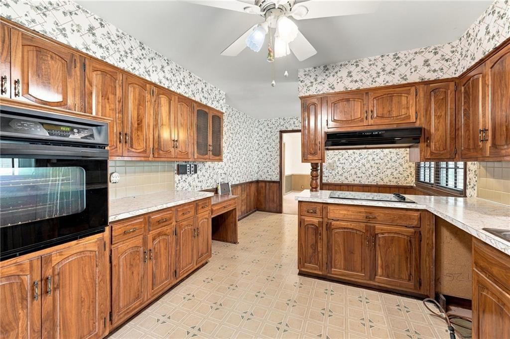 306 NW Lincolnwood Drive — photo 12
