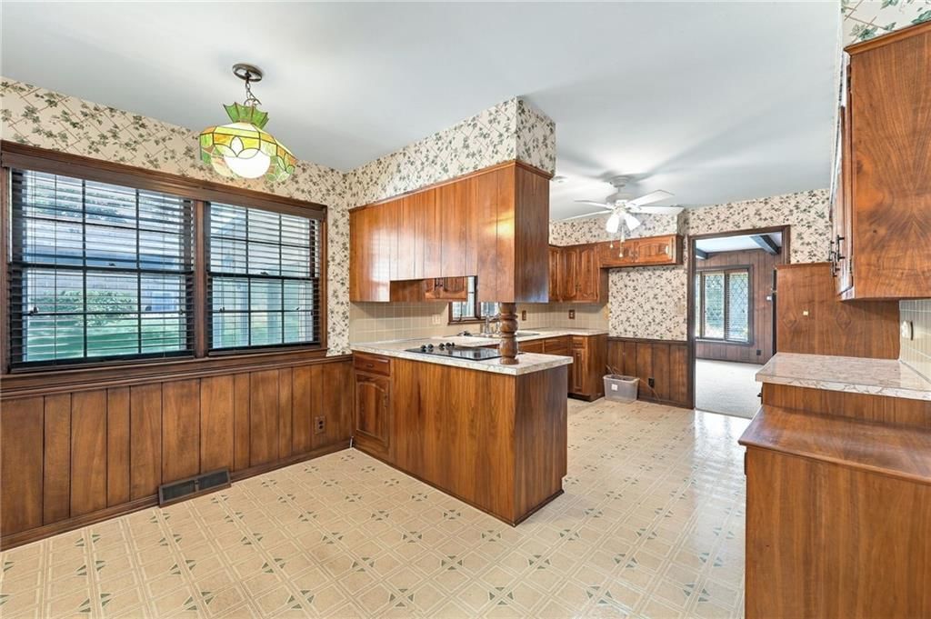 306 NW Lincolnwood Drive — photo 14