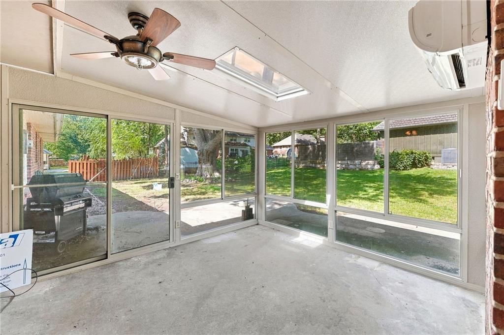 306 NW Lincolnwood Drive — photo 18