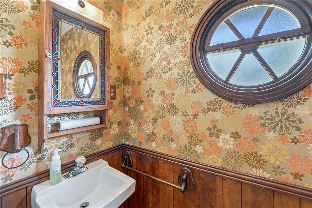 306 NW Lincolnwood Drive — photo 20