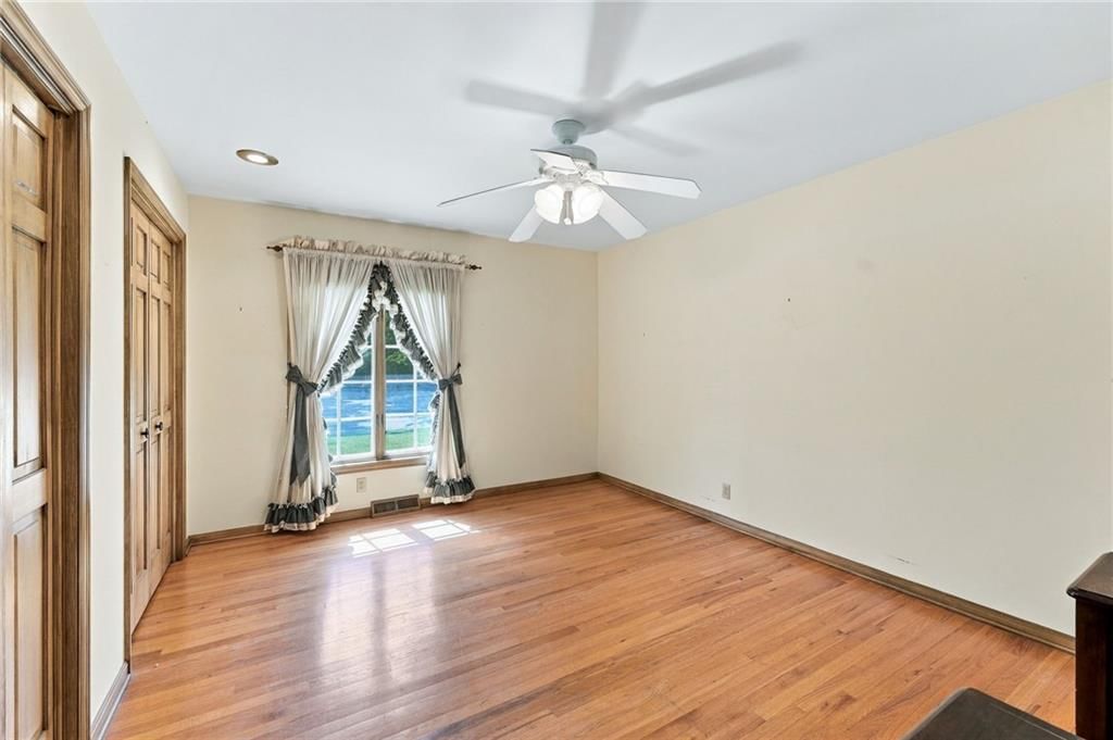 306 NW Lincolnwood Drive — photo 21